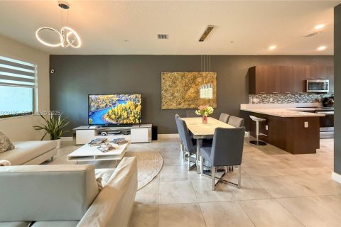 Touwnhouse à vendre à Doral, Floride: 3 chambres, 259.1 m2 № 2034816 - photo 2