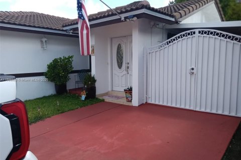 Villa ou maison à vendre à Miami, Floride: 3 chambres, 123 m2 № 1742349 - photo 1