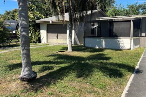House in Homestead, Florida 3 bedrooms, 103.68 sq.m. № 2031338 - photo 2
