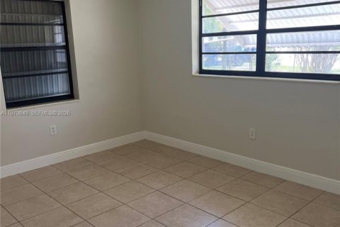 House in Homestead, Florida 3 bedrooms, 103.68 sq.m. № 2031338 - photo 9