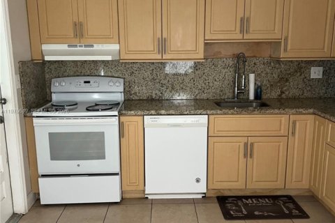 House in Homestead, Florida 3 bedrooms, 103.68 sq.m. № 2031338 - photo 6