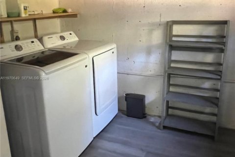 House in Homestead, Florida 3 bedrooms, 103.68 sq.m. № 2031338 - photo 13