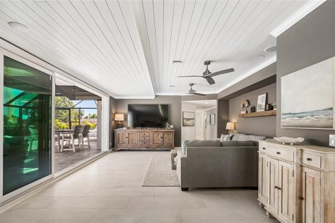House in Port Charlotte, Florida 5 bedrooms, 494.61 sq.m. № 1608991 - photo 19