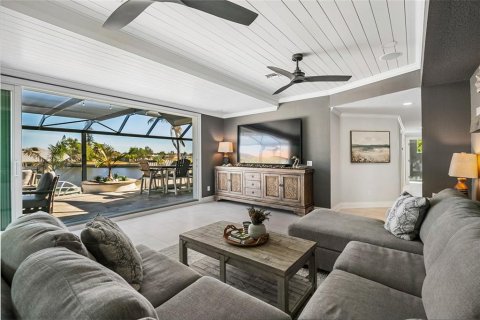 House in Port Charlotte, Florida 5 bedrooms, 494.61 sq.m. № 1608991 - photo 22