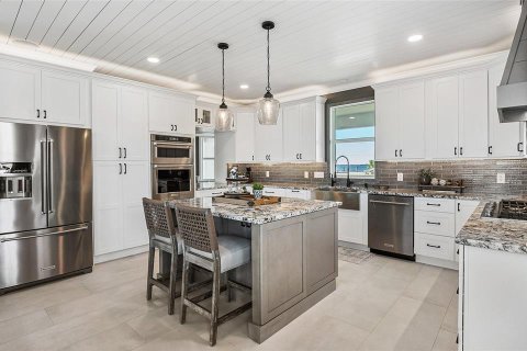 House in Port Charlotte, Florida 5 bedrooms, 494.61 sq.m. № 1608991 - photo 24