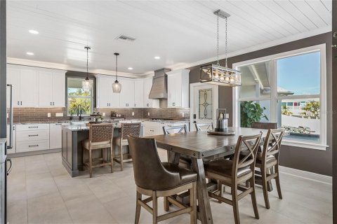 House in Port Charlotte, Florida 5 bedrooms, 494.61 sq.m. № 1608991 - photo 23