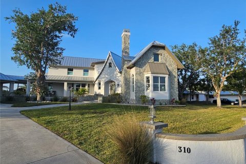 House in Port Charlotte, Florida 5 bedrooms, 494.61 sq.m. № 1608991 - photo 1