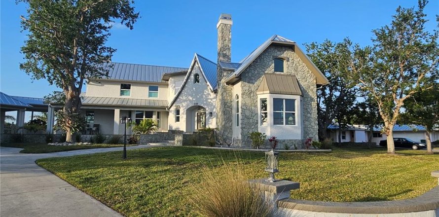 House in Port Charlotte, Florida 5 bedrooms, 494.61 sq.m. № 1608991