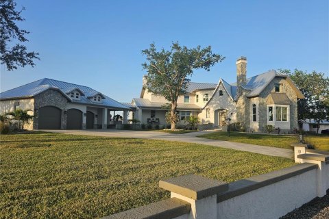 House in Port Charlotte, Florida 5 bedrooms, 494.61 sq.m. № 1608991 - photo 2
