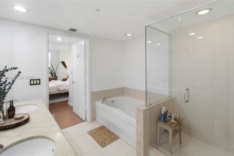 Condominio en venta en Miami, Florida, 2 dormitorios, 116.69 m2 № 1964202 - foto 17