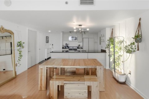 Condominio en venta en Miami, Florida, 2 dormitorios, 116.69 m2 № 1964202 - foto 2