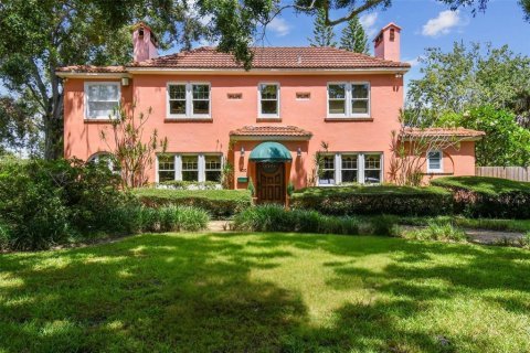 House in Saint Petersburg, Florida 3 bedrooms, 288.65 sq.m. № 1873827 - photo 1