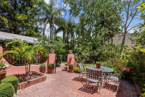 House in Saint Petersburg, Florida 3 bedrooms, 288.65 sq.m. № 1873827 - photo 22