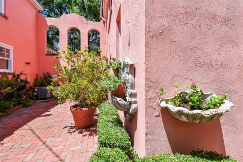 House in Saint Petersburg, Florida 3 bedrooms, 288.65 sq.m. № 1873827 - photo 23