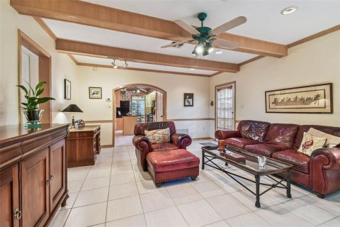 House in Saint Petersburg, Florida 3 bedrooms, 288.65 sq.m. № 1873827 - photo 16