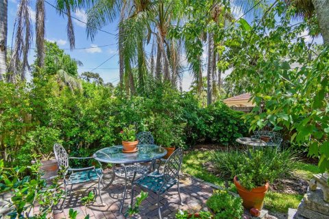 House in Saint Petersburg, Florida 3 bedrooms, 288.65 sq.m. № 1873827 - photo 25