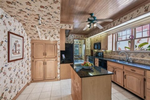 House in Saint Petersburg, Florida 3 bedrooms, 288.65 sq.m. № 1873827 - photo 11
