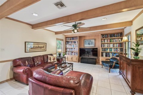 House in Saint Petersburg, Florida 3 bedrooms, 288.65 sq.m. № 1873827 - photo 14