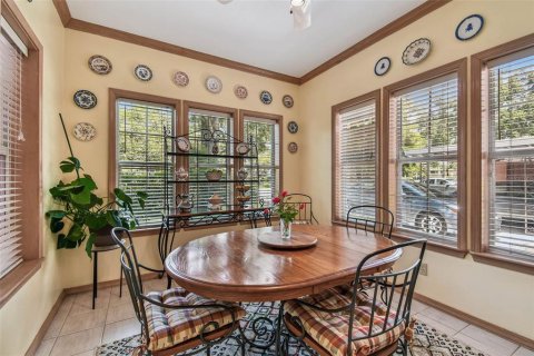 House in Saint Petersburg, Florida 3 bedrooms, 288.65 sq.m. № 1873827 - photo 12