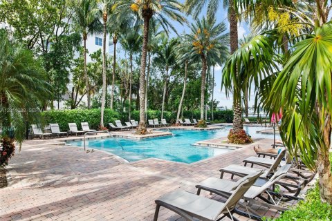 Condominio en venta en Sunny Isles Beach, Florida, 2 dormitorios, 95.13 m2 № 2076672 - foto 16