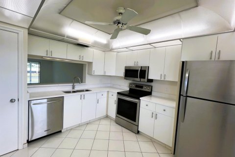 Condo in Coconut Creek, Florida, 2 bedrooms  № 2250063 - photo 26