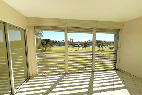 Condo in Coconut Creek, Florida, 2 bedrooms  № 2250063 - photo 2