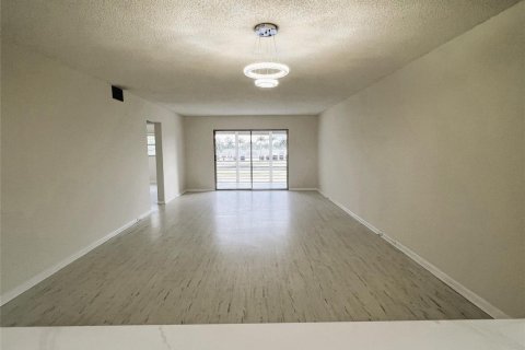 Condo in Coconut Creek, Florida, 2 bedrooms  № 2250063 - photo 24