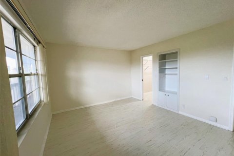 Condo in Coconut Creek, Florida, 2 bedrooms  № 2250063 - photo 20