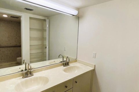 Condo in Coconut Creek, Florida, 2 bedrooms  № 2250063 - photo 9