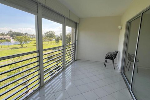 Condo in Coconut Creek, Florida, 2 bedrooms  № 2250063 - photo 13