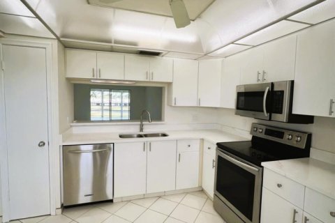Condo in Coconut Creek, Florida, 2 bedrooms  № 2250063 - photo 5