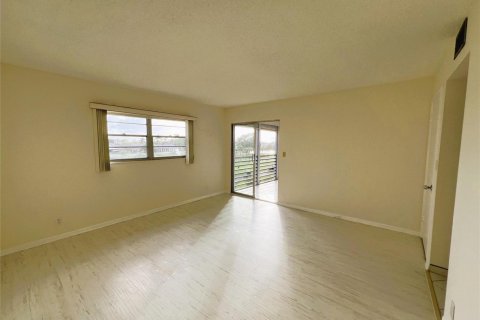 Condo in Coconut Creek, Florida, 2 bedrooms  № 2250063 - photo 12