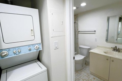 Condo in Coconut Creek, Florida, 2 bedrooms  № 2250063 - photo 16