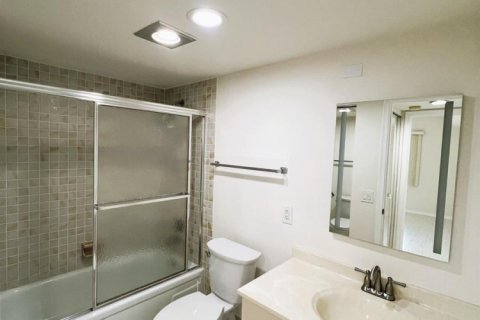 Condo in Coconut Creek, Florida, 2 bedrooms  № 2250063 - photo 17