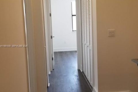 Touwnhouse à louer à Miami, Floride: 3 chambres, 155.89 m2 № 2044212 - photo 3