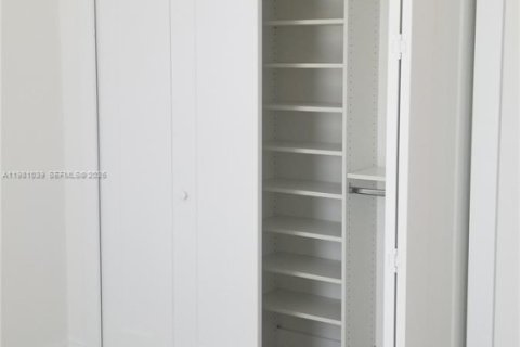 Touwnhouse à louer à Miami, Floride: 3 chambres, 155.89 m2 № 2044212 - photo 5