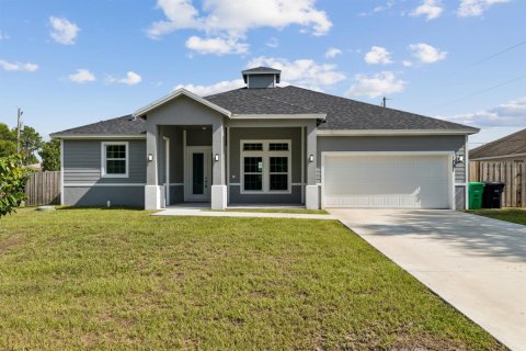 House in Port St. Lucie, Florida 4 bedrooms, 208.01 sq.m. № 2357749