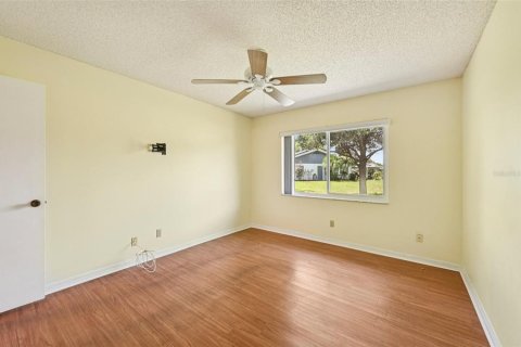 Condo in Sun City Center, Florida, 2 bedrooms  № 1844419 - photo 15