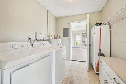 Condo in Sun City Center, Florida, 2 bedrooms  № 1844419 - photo 25