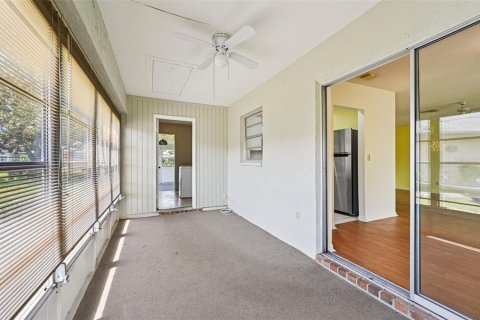 Condo in Sun City Center, Florida, 2 bedrooms  № 1844419 - photo 24