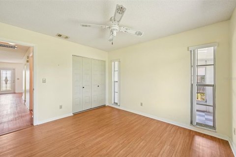 Condo in Sun City Center, Florida, 2 bedrooms  № 1844419 - photo 19