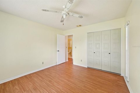 Condo in Sun City Center, Florida, 2 bedrooms  № 1844419 - photo 20