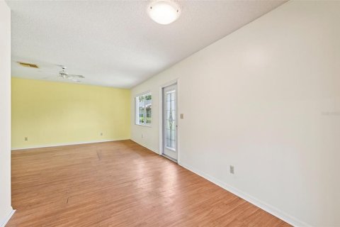 Condo in Sun City Center, Florida, 2 bedrooms  № 1844419 - photo 10