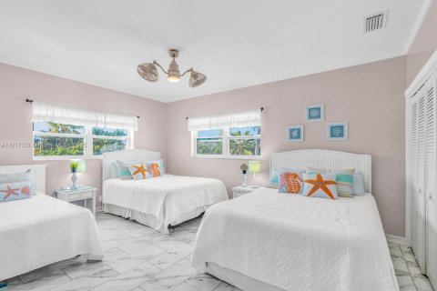 House in Marathon, Florida 6 bedrooms, 306.21 sq.m. № 1776338 - photo 6
