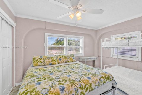 House in Marathon, Florida 6 bedrooms, 306.21 sq.m. № 1776338 - photo 24