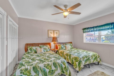 House in Marathon, Florida 6 bedrooms, 306.21 sq.m. № 1776338 - photo 27