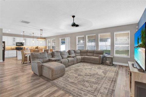 House in Minneola, Florida 4 bedrooms, 266.26 sq.m. № 1911281 - photo 8