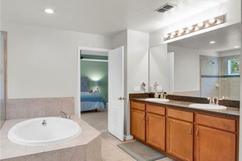 House in Minneola, Florida 4 bedrooms, 266.26 sq.m. № 1911281 - photo 18