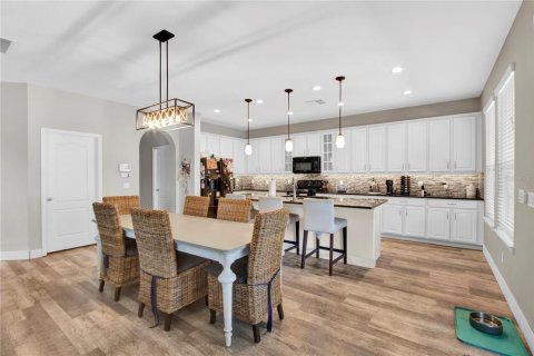 House in Minneola, Florida 4 bedrooms, 266.26 sq.m. № 1911281 - photo 5