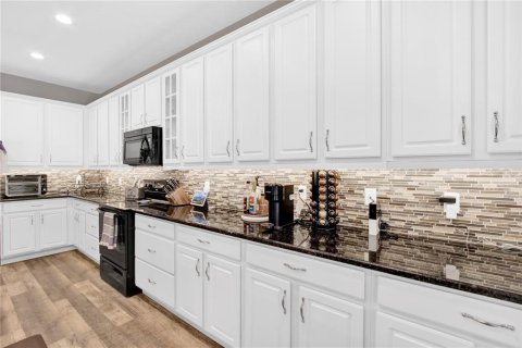 House in Minneola, Florida 4 bedrooms, 266.26 sq.m. № 1911281 - photo 4